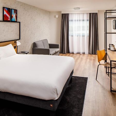 Ibis London Heathrow Terminal 5 Hotel Хилингдън Екстериор снимка