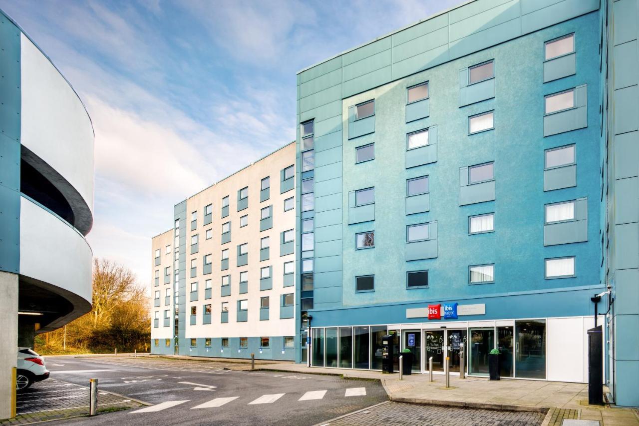 Ibis London Heathrow Terminal 5 Hotel Хилингдън Екстериор снимка