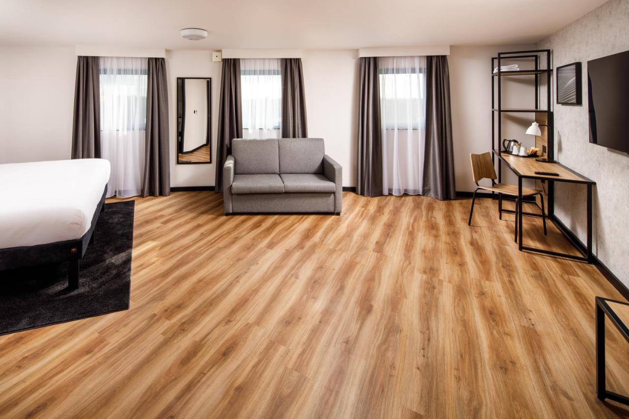 Ibis London Heathrow Terminal 5 Hotel Хилингдън Екстериор снимка